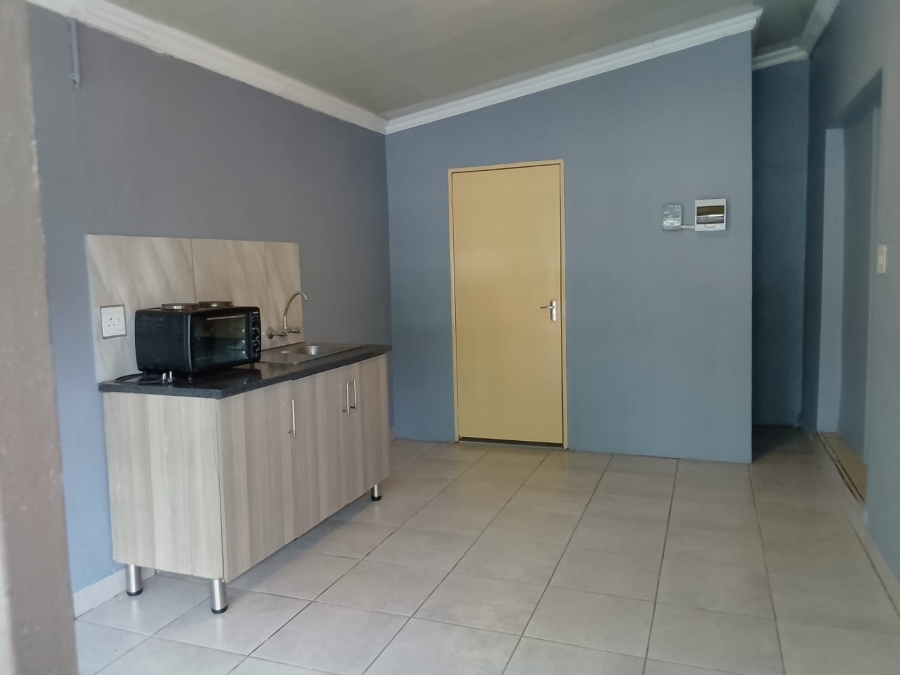 To Let 1 Bedroom Property for Rent in Oos Einde North West